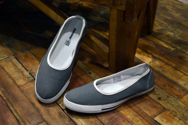 Sepatu Slip On Two Hole Anyam Tetris BS158 BS159 BS160 BS161 BS246 Pria Nike Slip On Hitam Lis Putih