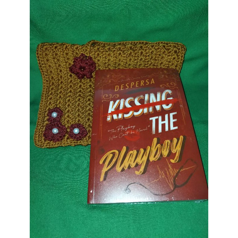 PRELOVED NOVEL KISSING THE PLAYBOY by DESPERSA