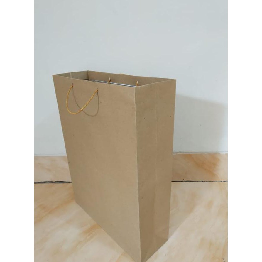 

Februari Maniss Paperbag/Paper Bag/ Tas Belanja Polos Uk. 26X34X9Cm Kode 432