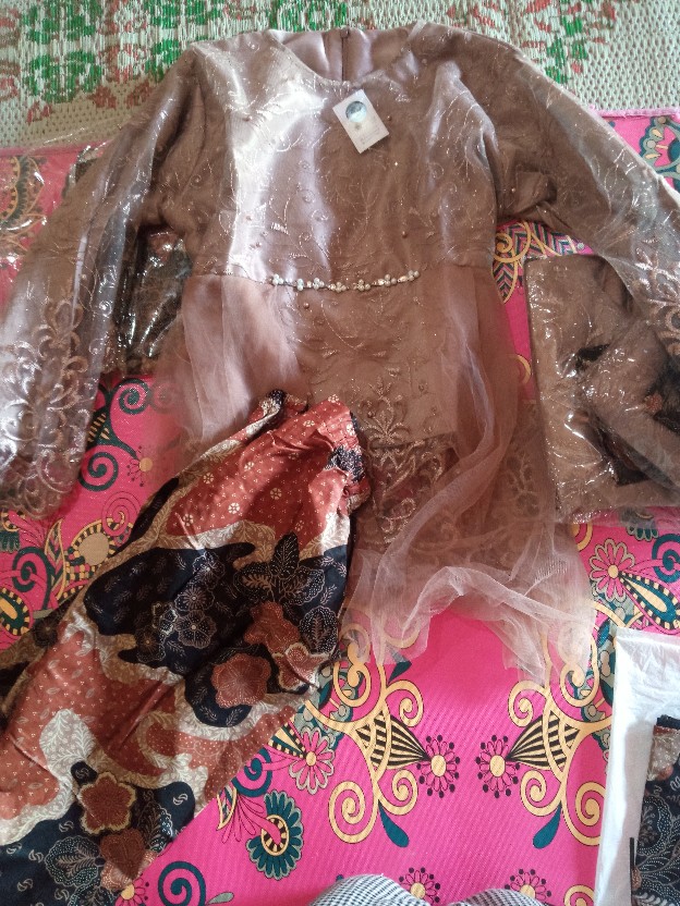Batik Couple Kebaya Tunangan Naira Lamaran Wisuda Nikahan Kondangan Wanita Modern