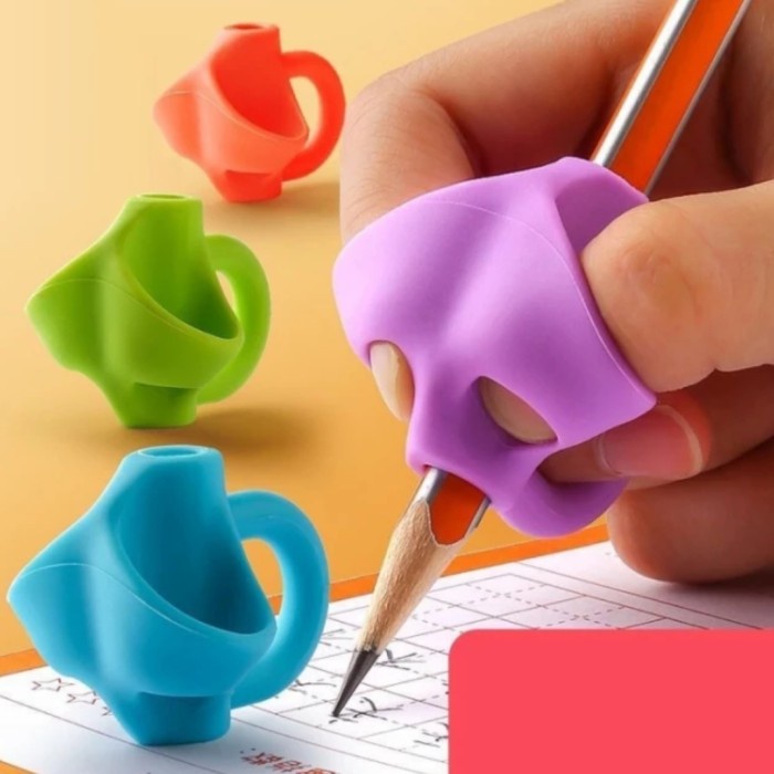 

Terlaris Pencil Grip Alat Bantu Tulis Anak / Writing Grip Pencil Holder - 3 Jari, Random