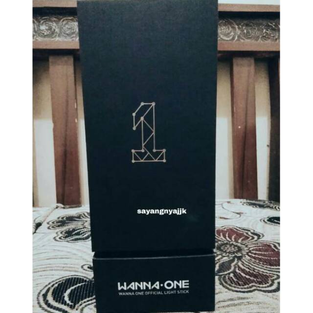 Preloved WANNA ONE LIGHTSTICK (nablebong)