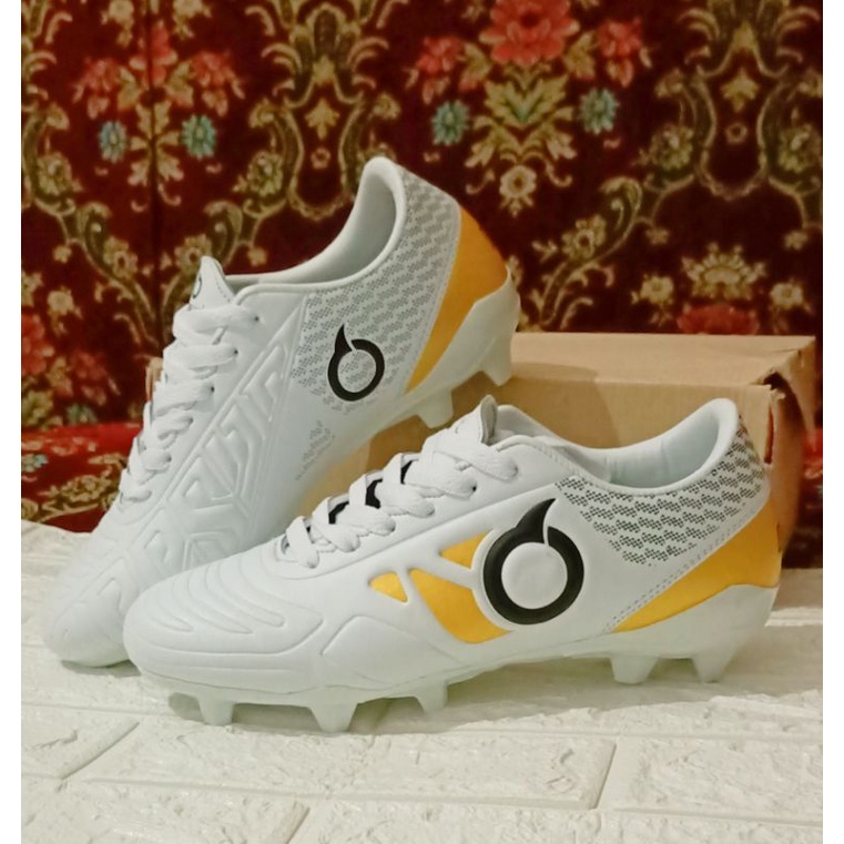 PROMO!!!! SEPATU BOLA SPECS ORTUS TERLARIS bisa (cod)-BBS BOLA PUTIH