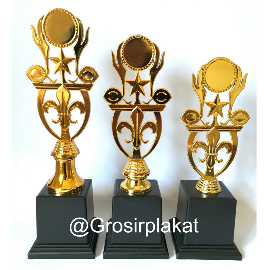 Set Piala Pramuka 3 Tingkat Tinggi 30-35 cm untuk Kejuaraan dan Hadiah Lomba