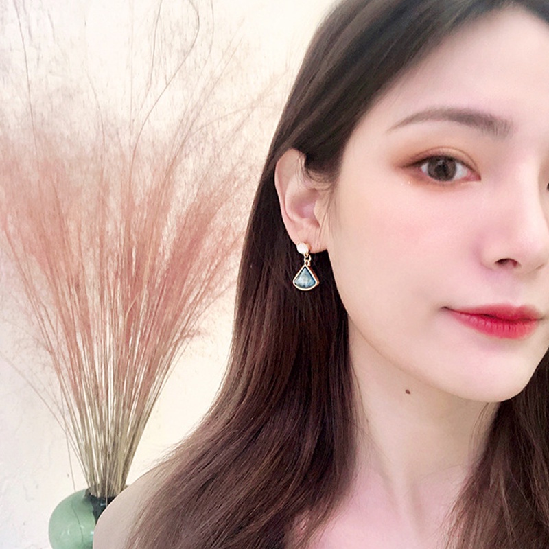 Anting Silver Needle Hias Liontin Opal Kristal Biru Bentuk Kipas Gaya Korea