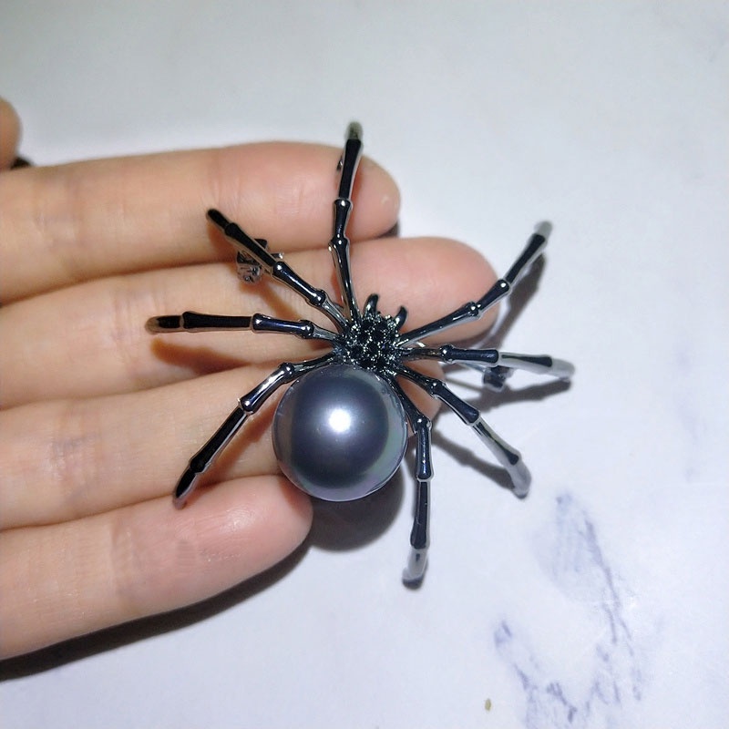 Bros Pin Bentuk Laba-Laba Warna Hitam Putih Untuk Aksesoris Pakaian Wanita