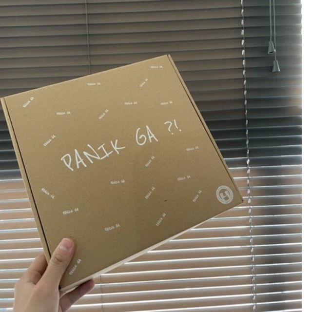 

HEEYYBOX | Corrugated Screen Printed "Panik Lah Masa Engga" Box / Kotak Kado Bahan Corrugated Box Sablon "Panik Lah Masa Engga".