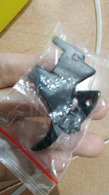 Tarikan Picu. Almunium . Hitam