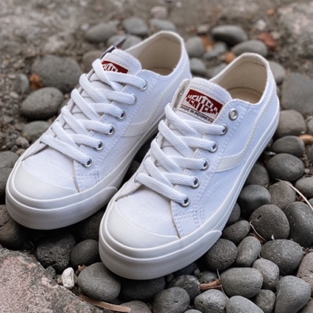 Ventela Public Low White