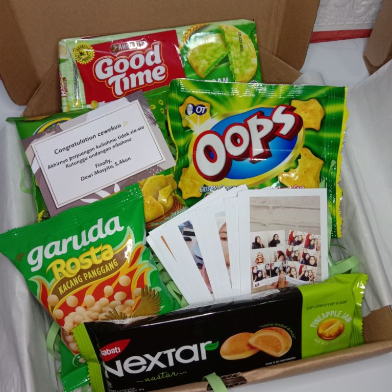 

(GRATIS 25 POLAROID) SNACK BOX/GIFT BOX SNACK WISUDA ULANG TAHUN/HAMPRES 21X21cm