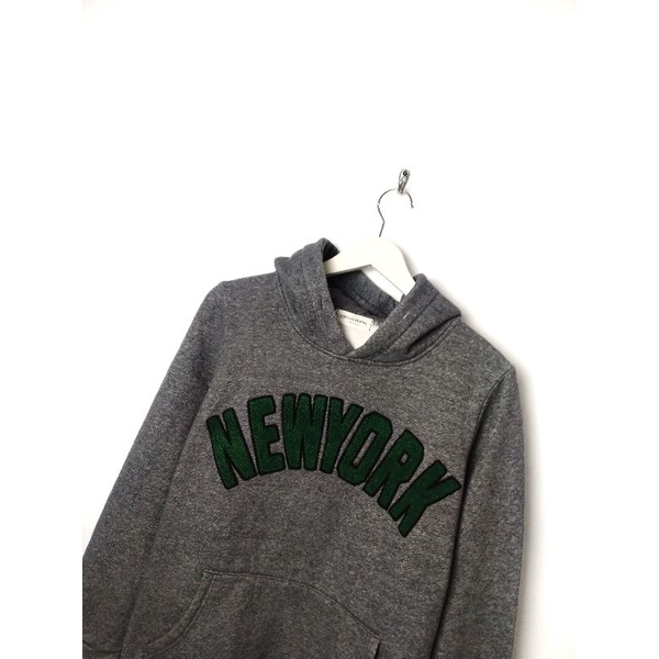 hoodie bekas second size S not carhartt not lacoste not feltics