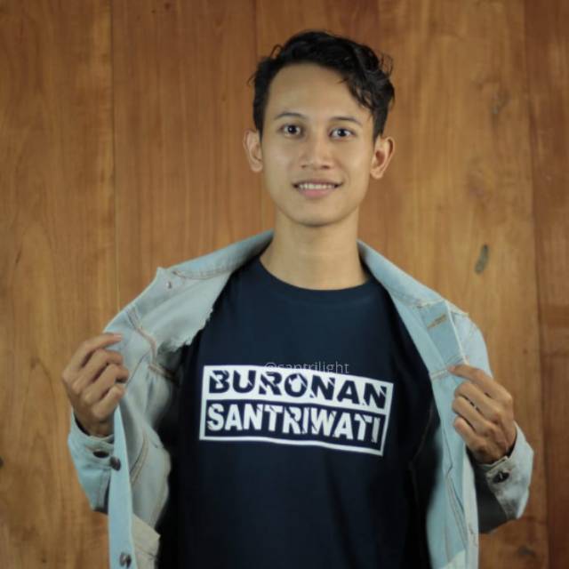 KAOS BURONAN SANTRIWATI