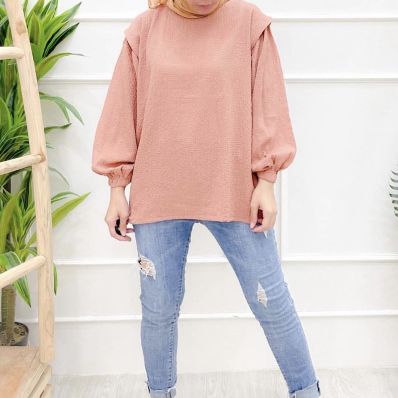 SHOULDER PLEAD BLOUSE