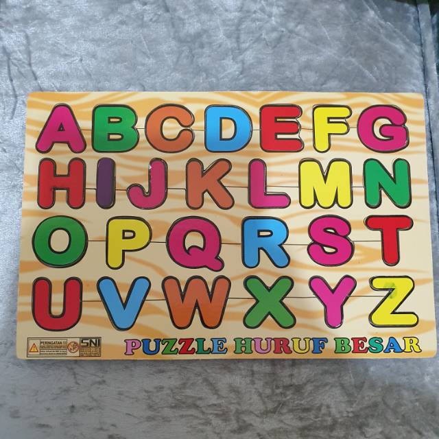 Puzzle kayu huruf