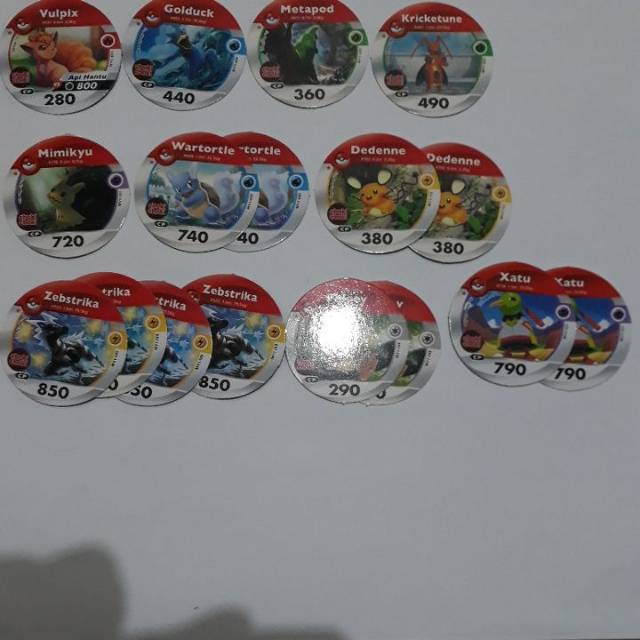 Choki-choki medallion pokemon pokeball