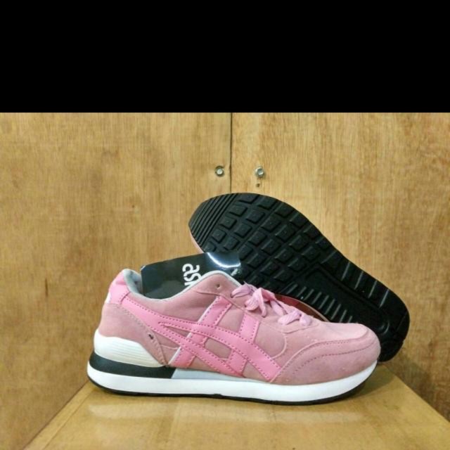 Sepatu Wanita Asics