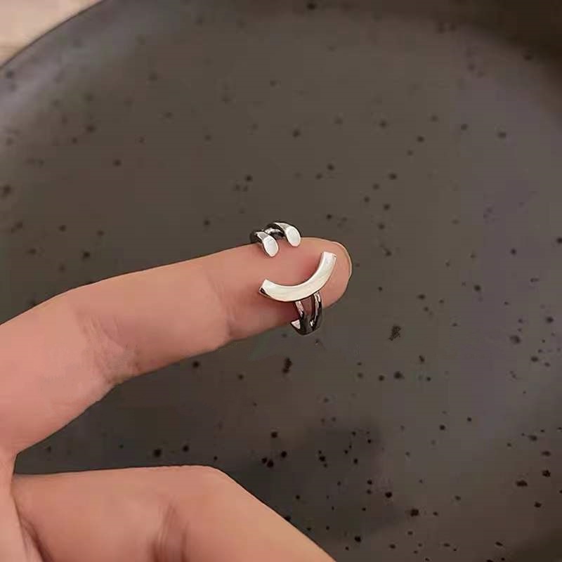 Cincin Jari Telunjuk Model Terbuka Dapat Disesuaikan Desain Smiley Face Warna Silver Untuk Wanita