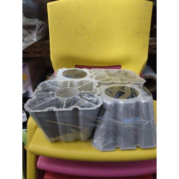 kaki alas kulkas besar