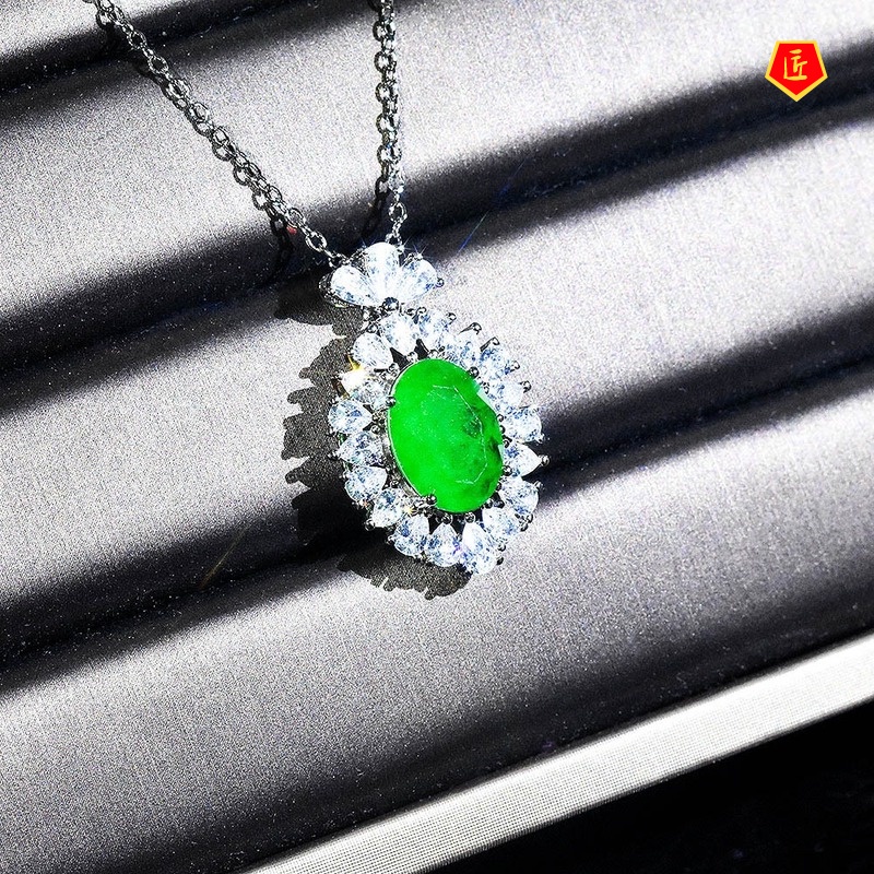 [Ready Stock]Emerald Diamond Pendant Luxury Necklace for Women