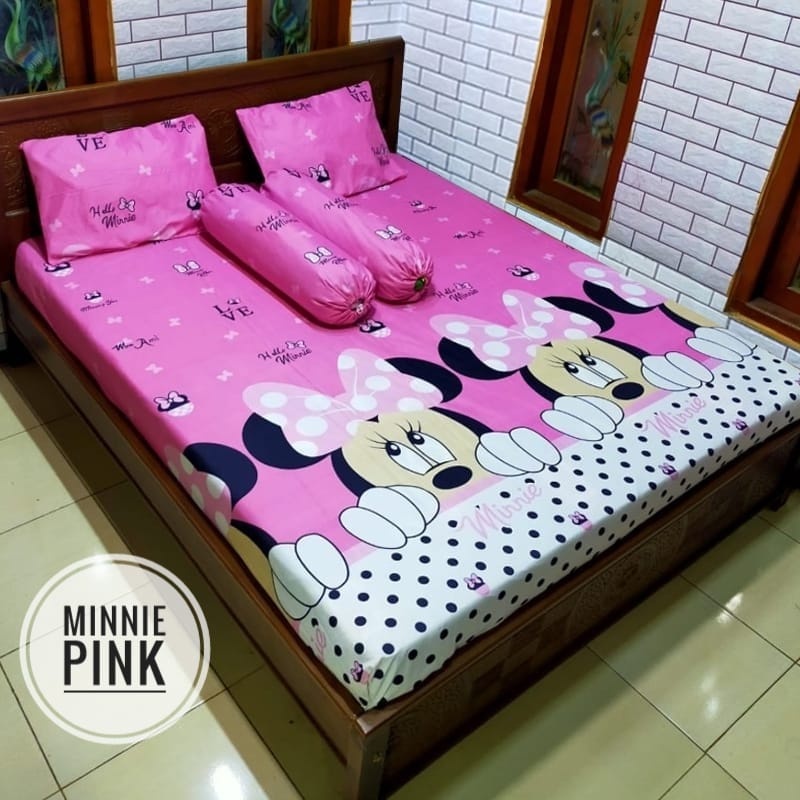 Sprei Motif Mickey Mouse Dan Minnie Mouse