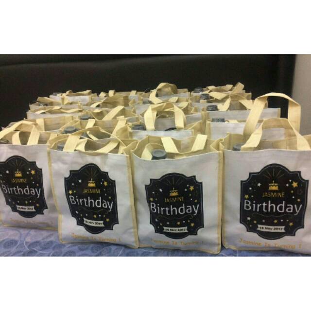

Tas Ulang tahun custom/ tas souvenir/ Goodiebag custom ukuran 20x10x25cm