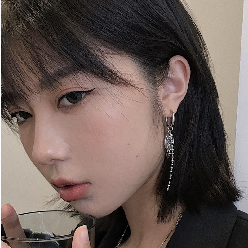 19093Metal Portrait Round Tassel Chain Earrings，Personality fashion earrings earrings