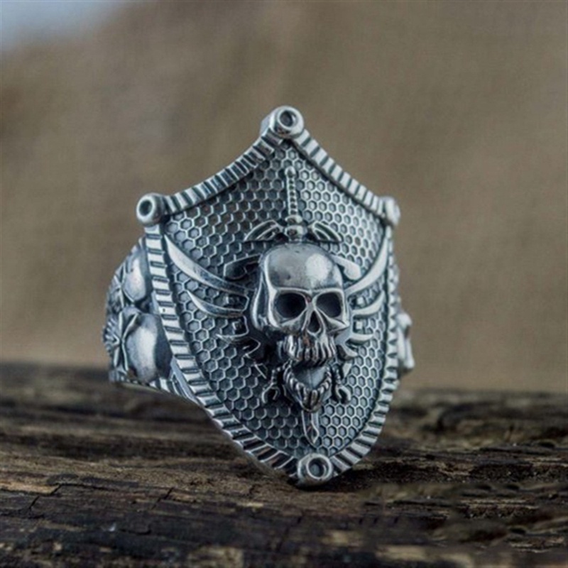 Perhiasan Cincin Silver Retro Gothic Punk Desain Tengkorak Perisai Untuk Pria