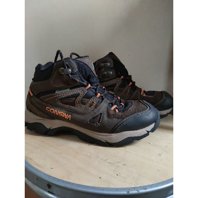 sepatu gunung Consina alpine