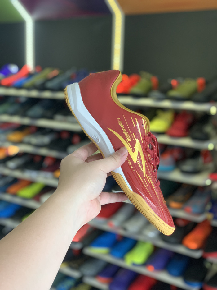 Sepatu futsal specs accelerator lightspeed IN Reborn Maroon gold