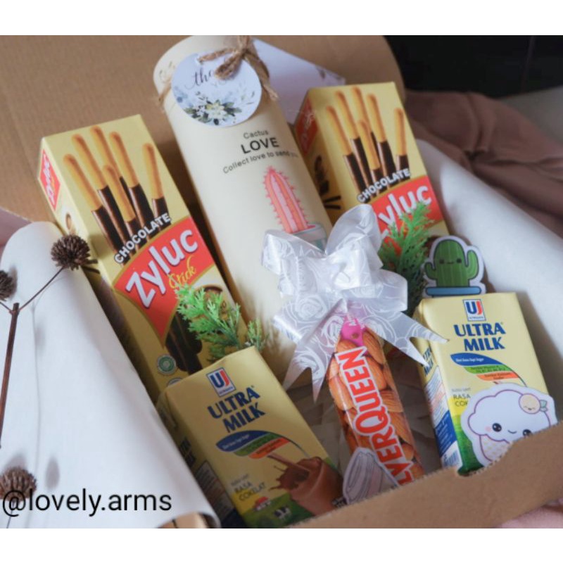 

hampers snack murah || gift box murah untuk graduation, wisuda, wedding, ulangtahun, dll