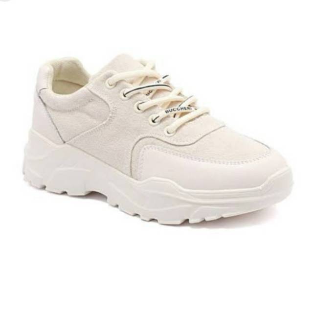 Sepatu sport buccheri