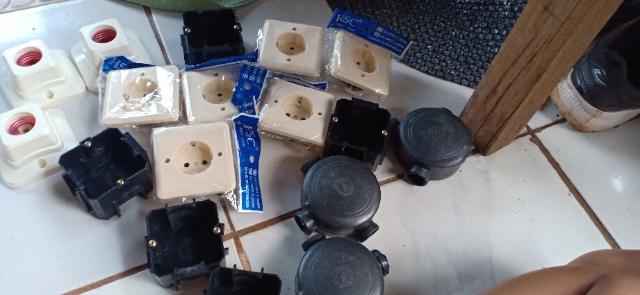 Rumah Sambungan Kabel Di Dalam Tembok Dus Ib Segi Hitam Merk Dexta