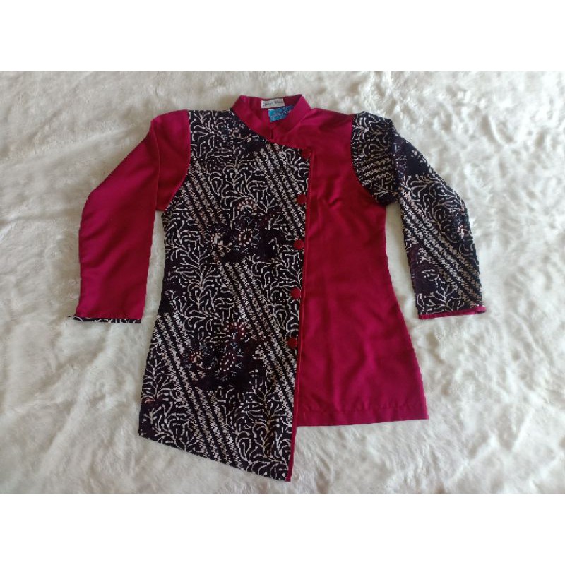 Blus Batik Modern Kombinasi batik klasik dan polos