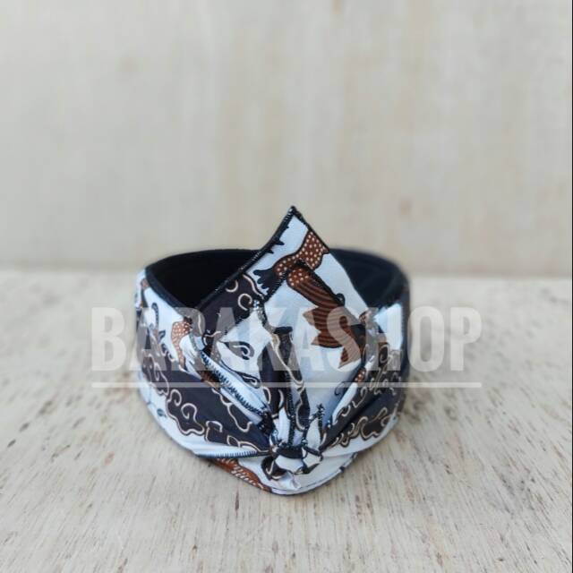 Iket bolong sunda batik khas cirebon