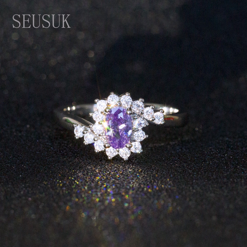 Cincin dengan Batu Safir Imitasi