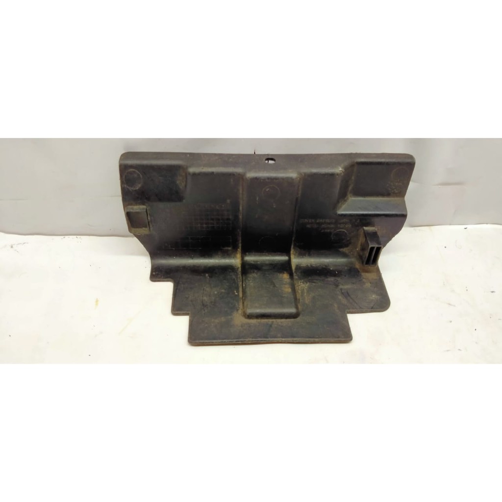 Cover tutup aki pelindung kancing tempat aki Honda Revo lama KVRA original