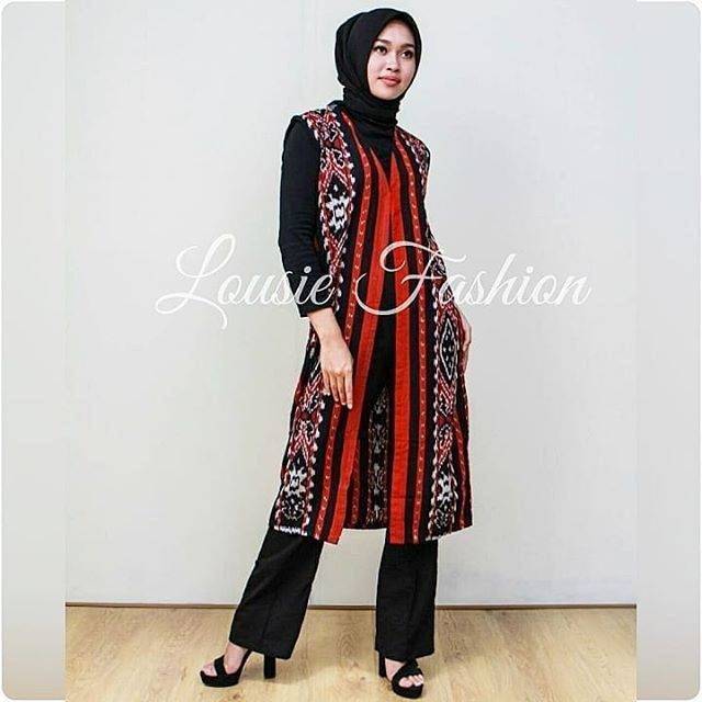 Hitam Putih Monochrome Tenun Outer Long Vest Etnik monokrom tanpa lengan wanita motif Sumba NTT