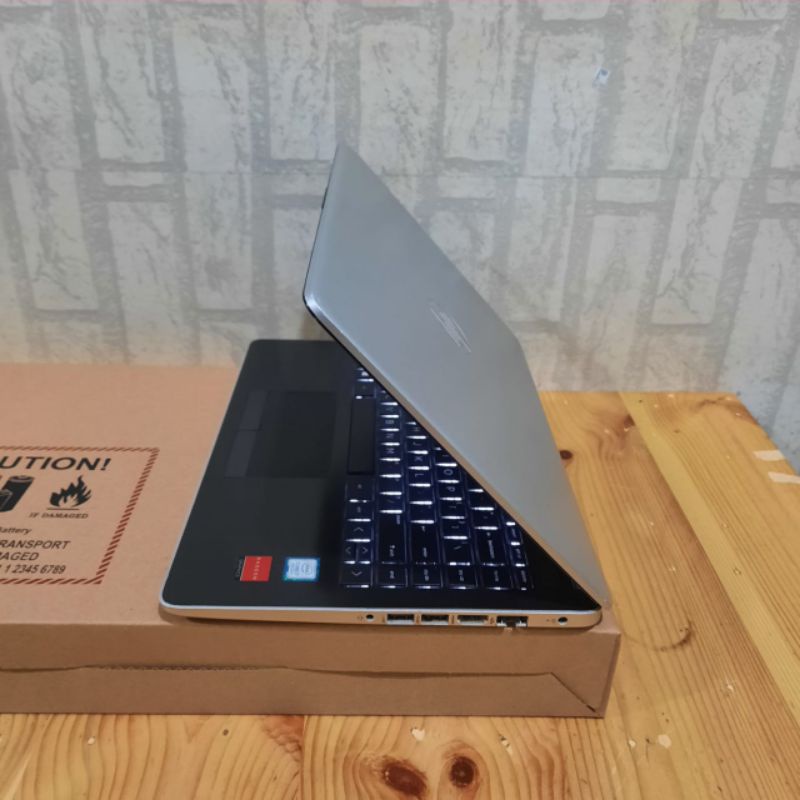 Laptop HP 14s-ck0132TU Core i7 - 8550U Ram 8/SSD 128GB+HDD 1TB Amd Radeon R7 M440 2GB Keyboard Backlight