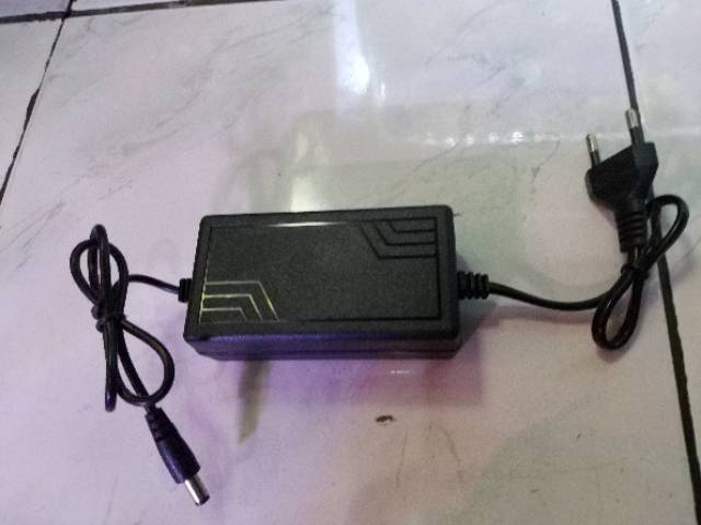 Adaptor 3 ampere 12 v