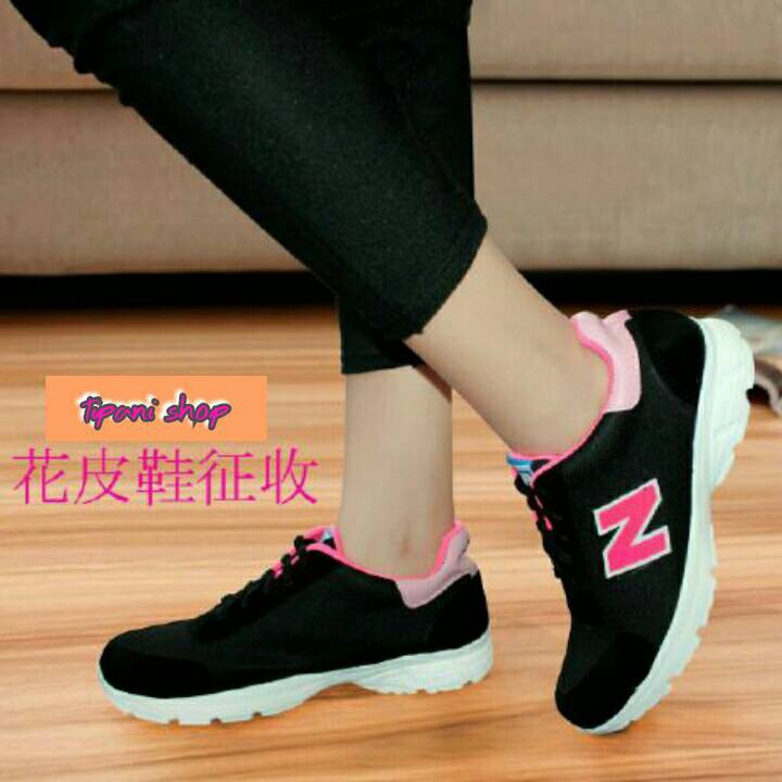 SEPATU WANITA/KETS NB HITAM