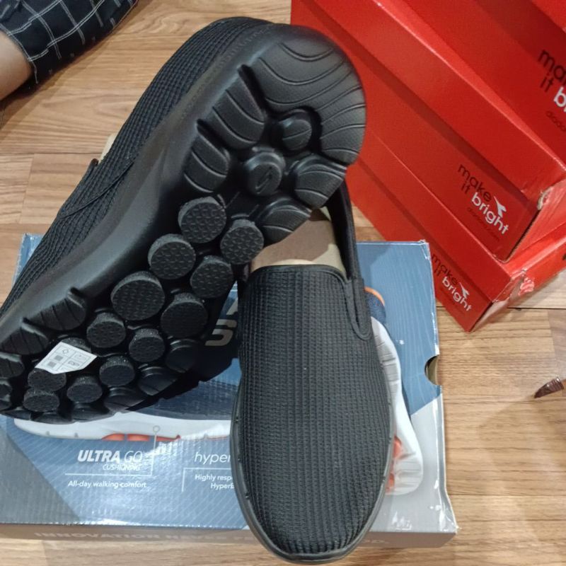 Sepatu Skechers 216201/BBK