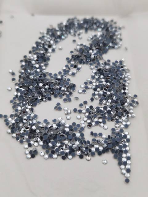 STONE KRISTAL MOTIF BULAT HOTFIX GOSOK WARNA PUTIH UKURAN SS 6 KUALITAS AA ECERAN PER GROSS