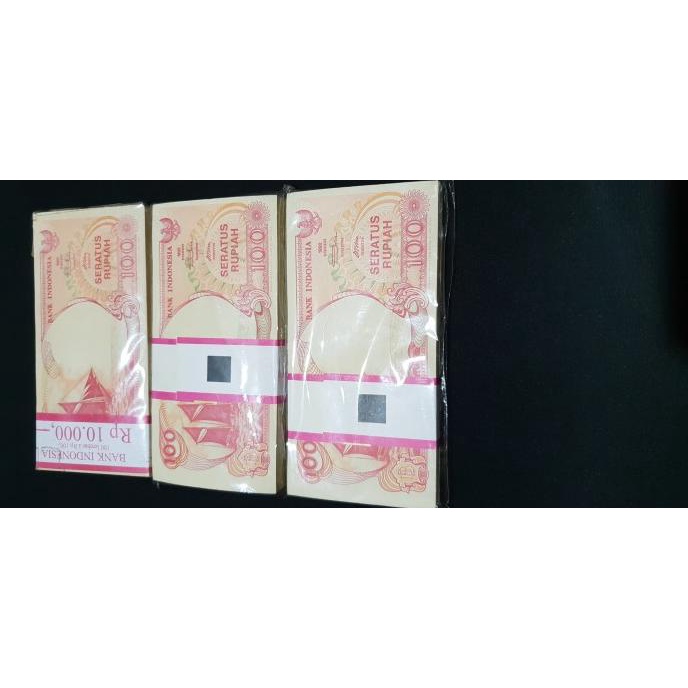Uang kertas 100 rupiah tahun 1992 pinisi gepokan URUT