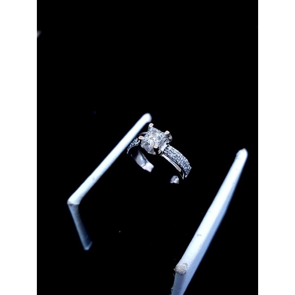 cincin mata 1 berlian kotak 0,70crt ring emas berlian