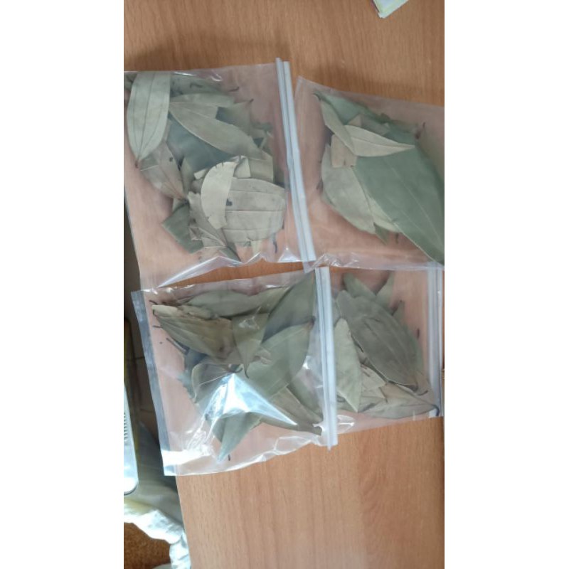 

Brinji Leaves / Daun Briyani uk 10 gr