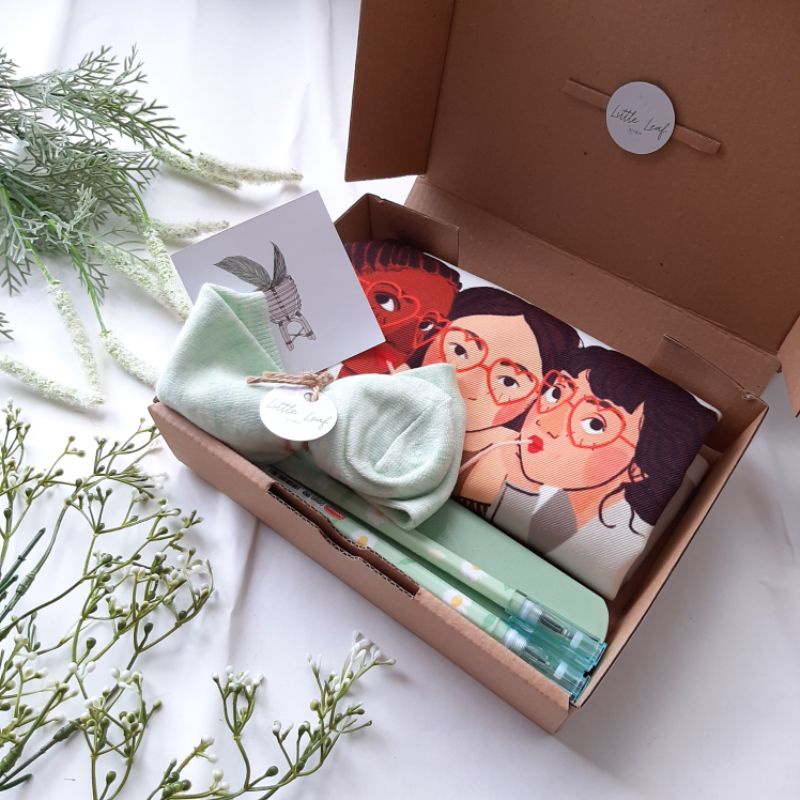 

Kado ulang tahun/kado wisuda/gift box