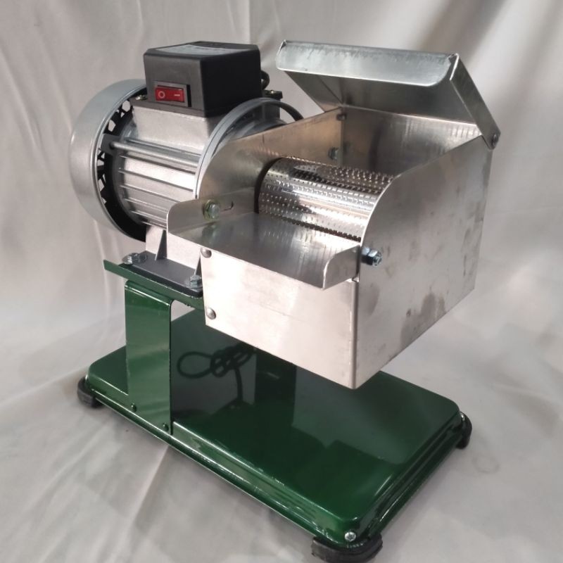 mesin parut kelapa mini listrik bisa juga parut kayu bajaka, dan ubi ubian