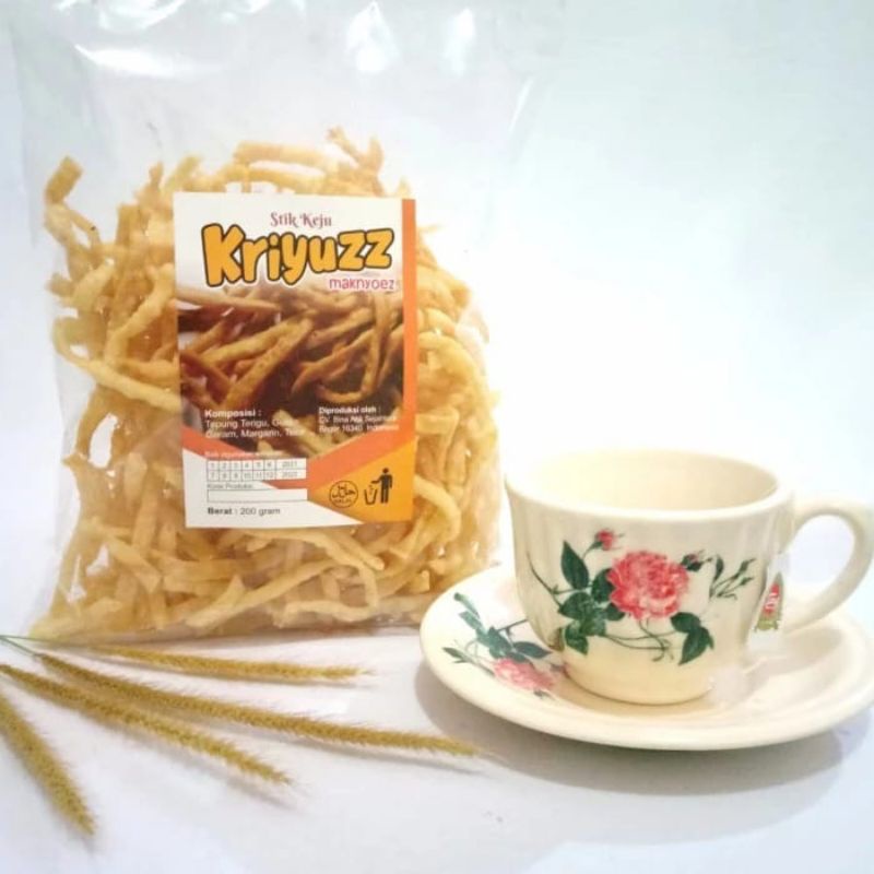 

Stick Keju kriyuzz/ Cemilan renyah dan gurih stick Keju isi 200 gram