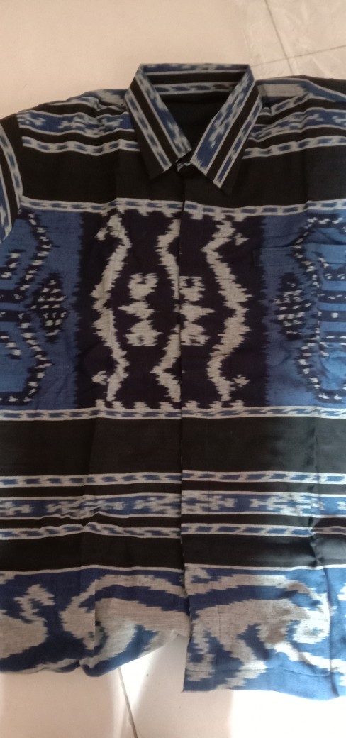 Kemeja Tenun Pria Simple Lengan Pendek