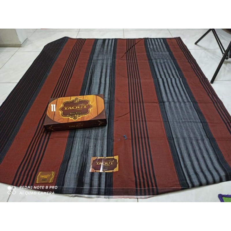 Atlas yaqut serat kayu